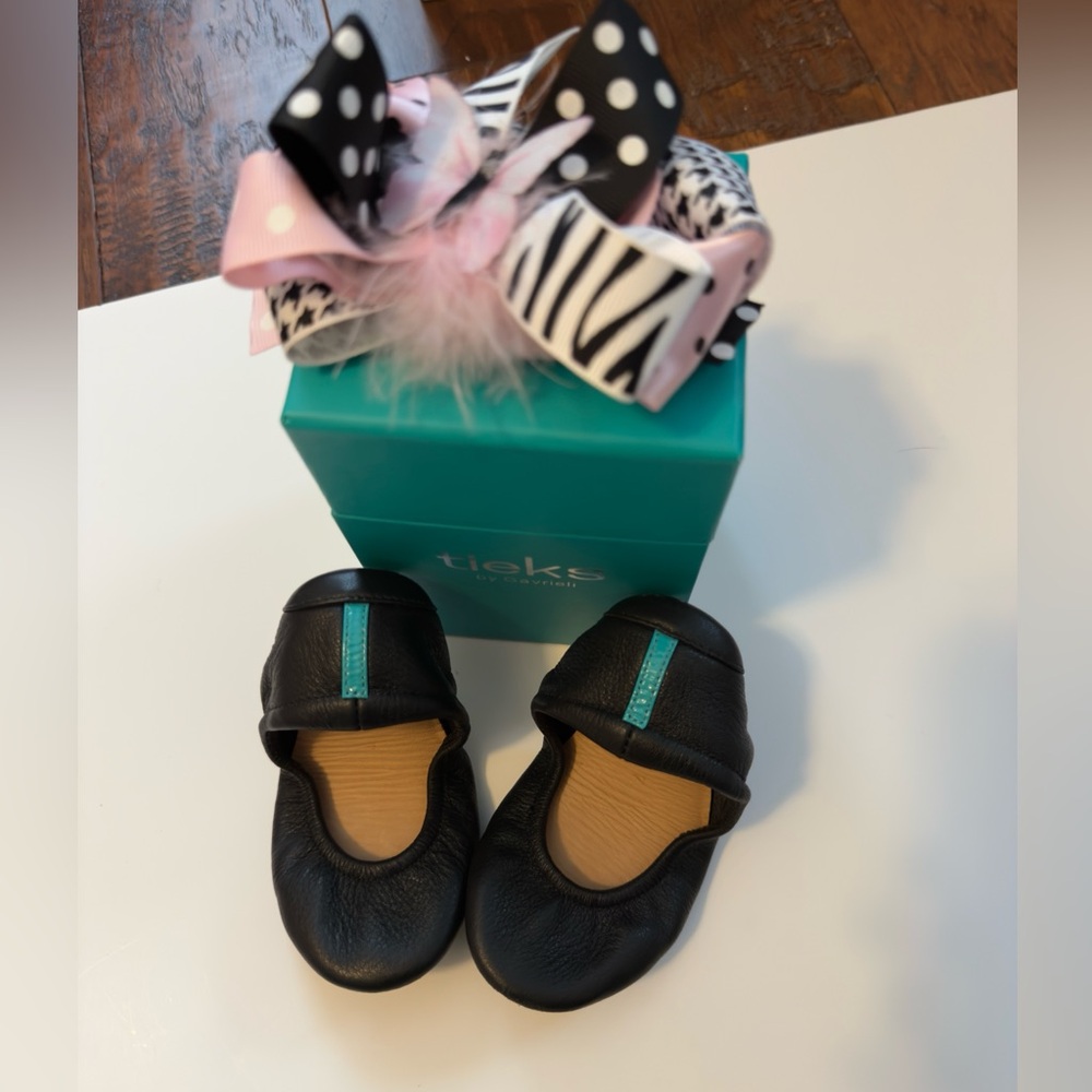 Little girls’ Tieks size 7. Black.